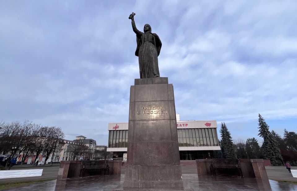 Памятник в Нальчике. Монумент Навеки с Россией