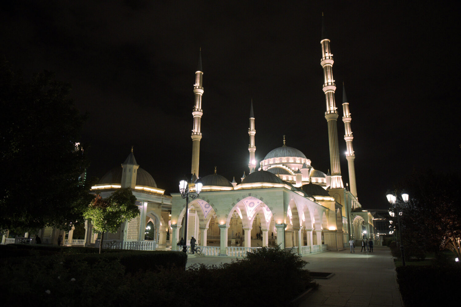 Мечеть "Сердце Чечни", г. Грозный (вечером)