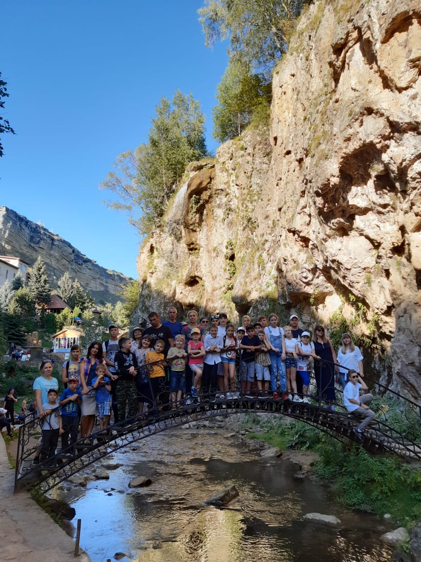 Благотворительная экскурсия в "Медовые водопады"