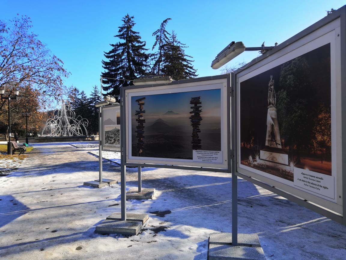 Фотовыставка на главной площади Пятигорска