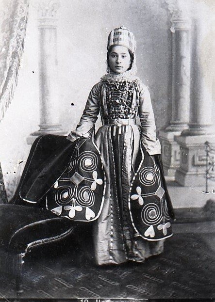 Женский национальный костюм