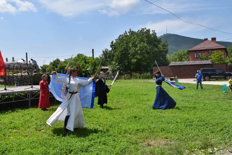 Казаки Пятигорска празднуют Троицу
